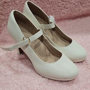 Dream Pairs White Mary Jane Heels